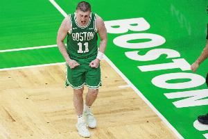 美记：如果普理查德留队新赛季他将打首发 A-西蒙斯担任替补