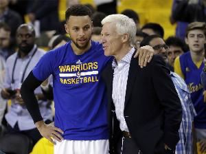 库里感激大学教练：你必须要有那种能看到你潜力的人