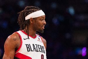 板凳发威！格兰特首节替补7分钟4中2贡献11分 罚球5中5