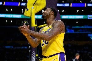 东契奇称赞斯玛特的防守:他做的一些事情我生涯至今从未见过