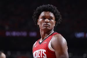 美记：阿门进攻已是球星级别 是火箭冲冠路上能改变比赛的球员