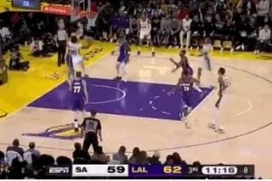 火眼金睛!尚帕尼造成犯规 雷迪克挑战成功取消犯规还拿到球权