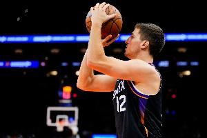 何方神圣?吉莱斯皮第二节突然爆发 单节4记三分射落12分