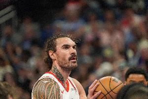 乌度卡:亚当斯在场上能稳定军心 他的作用并不体现在数据表上