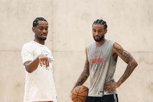 亚历山大-沃克签约匡威!表兄弟俩现在同处一个球鞋品牌阵营!